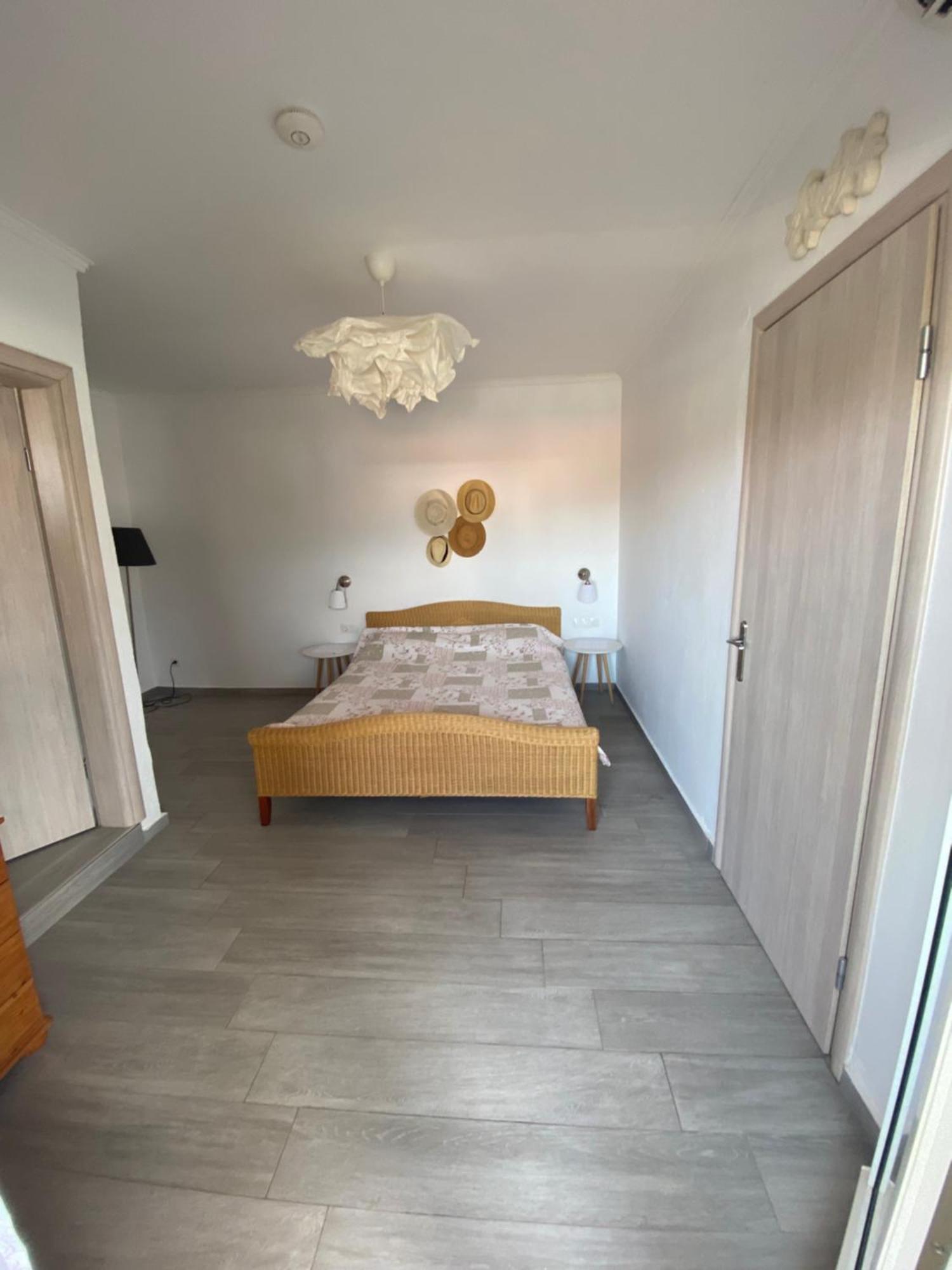 T H E Berlin Studios And Suites Vrasná 외부 사진