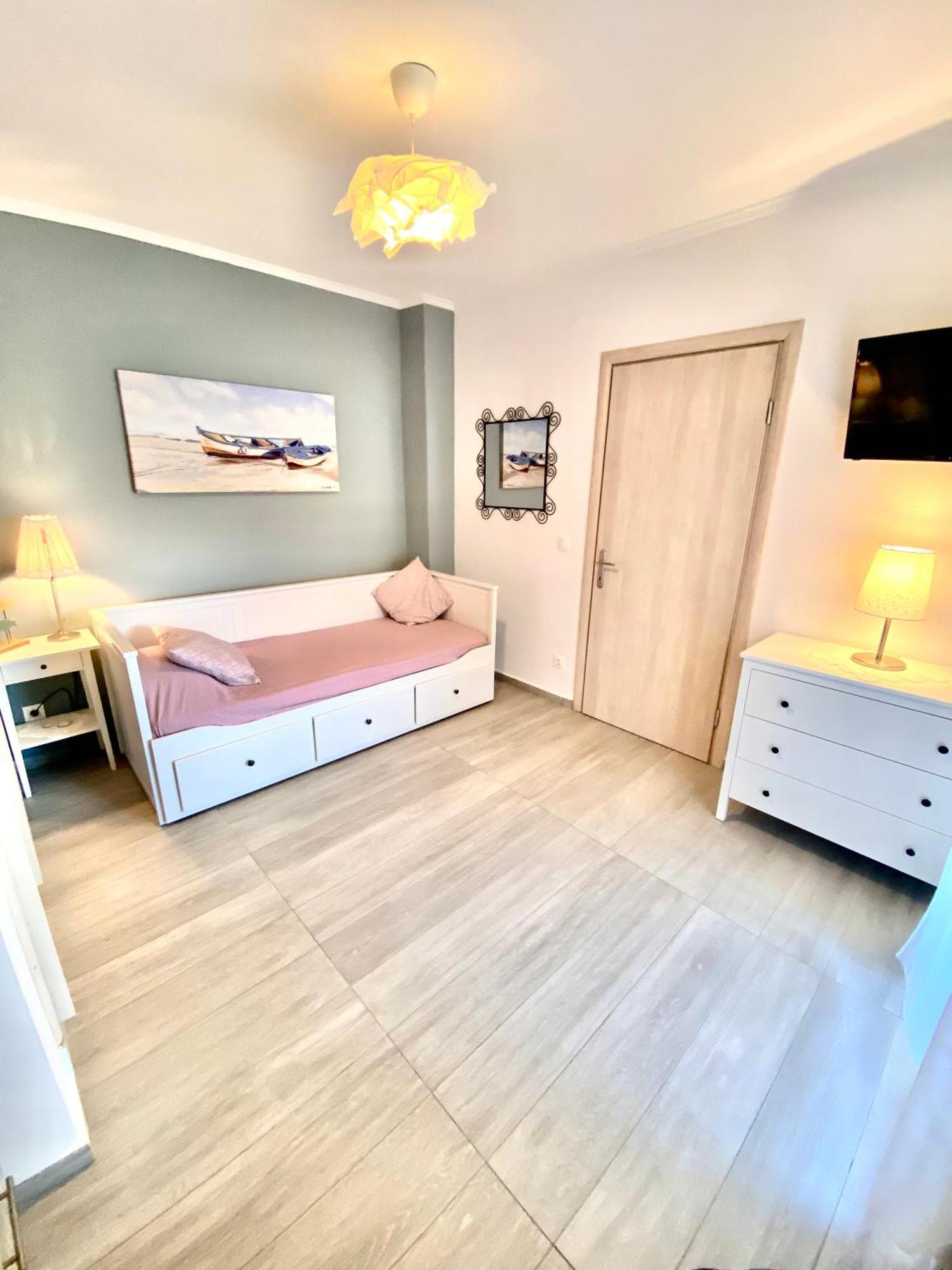 T H E Berlin Studios And Suites Vrasná 외부 사진
