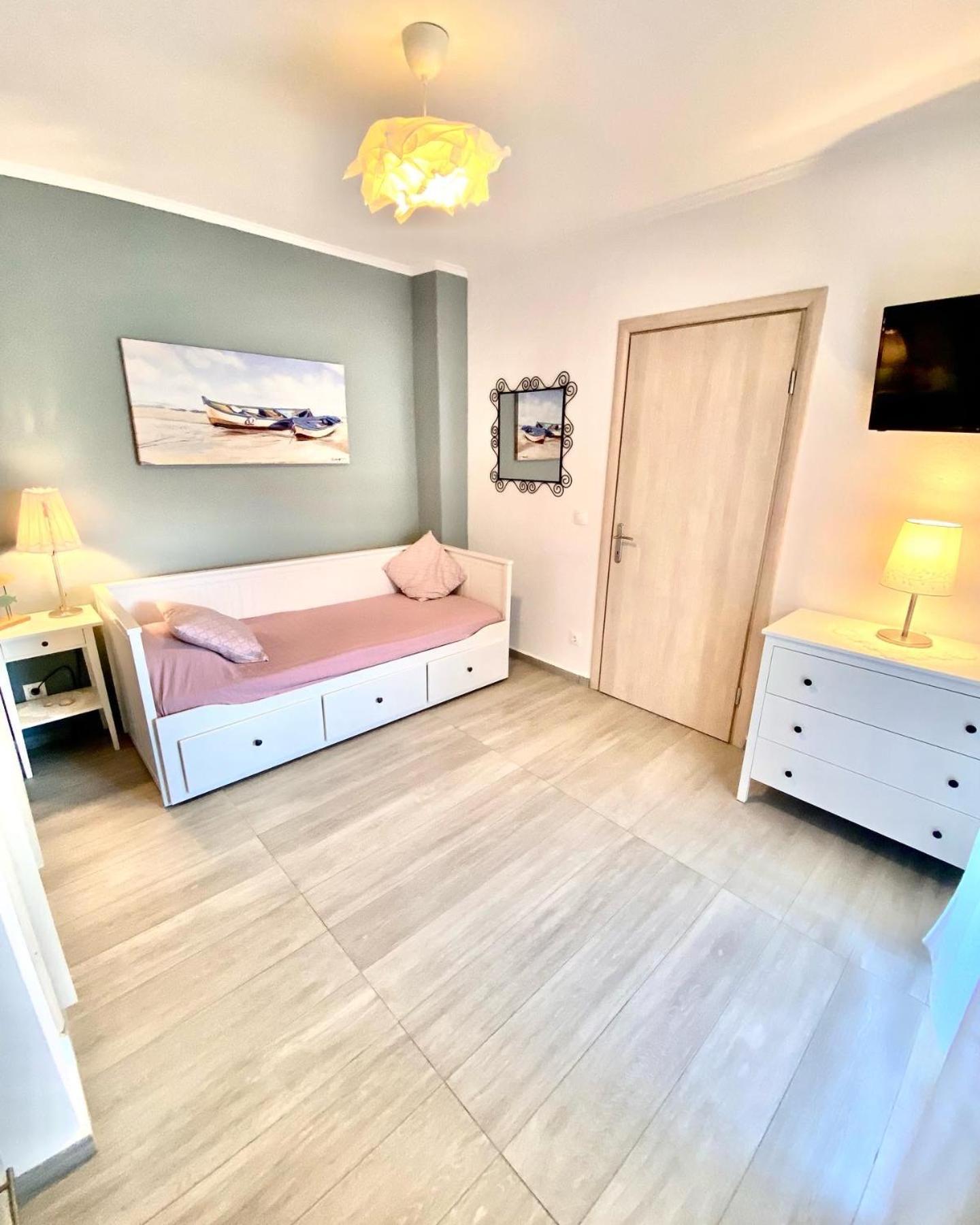 T H E Berlin Studios And Suites Vrasná 외부 사진