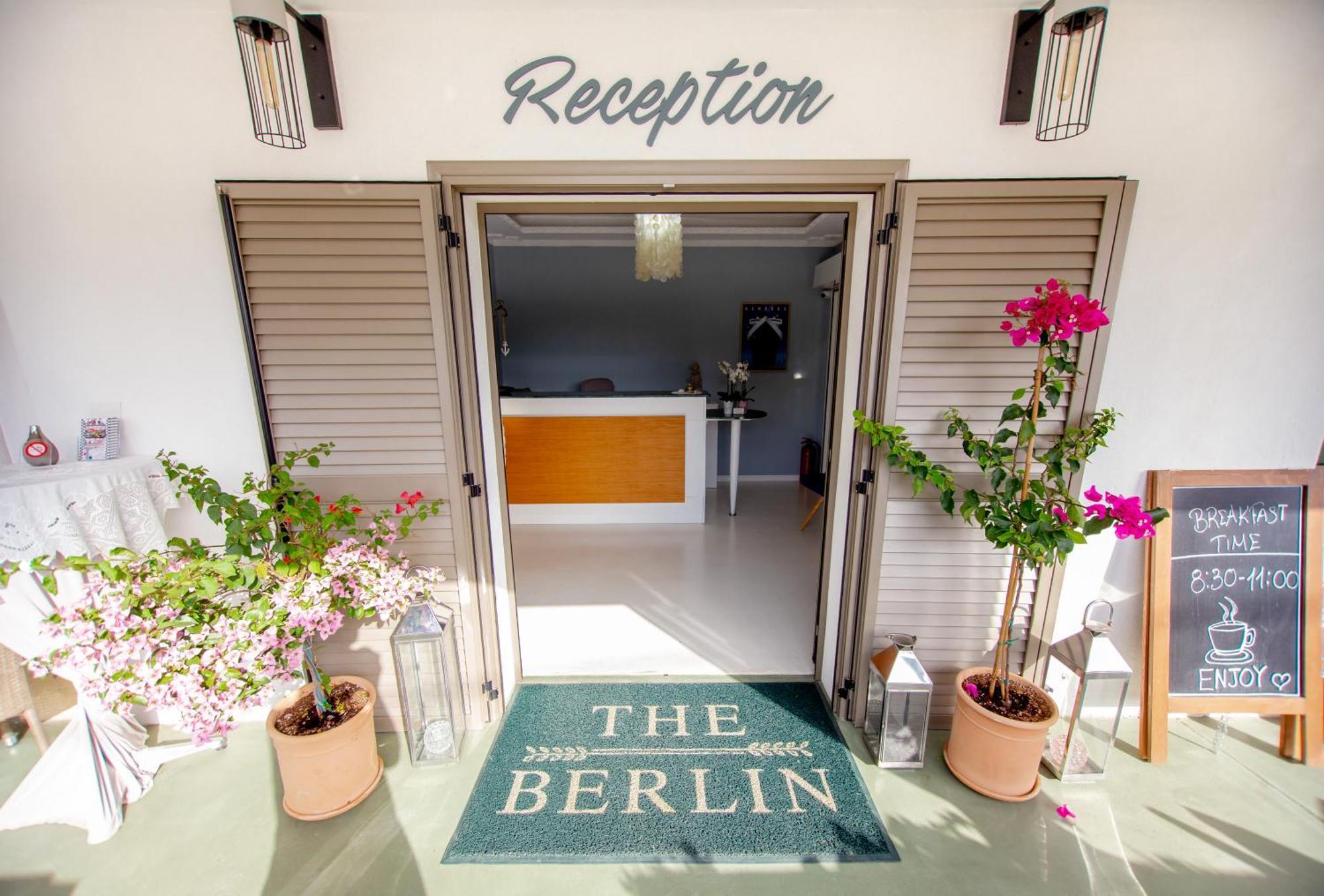 T H E Berlin Studios And Suites Vrasná 외부 사진