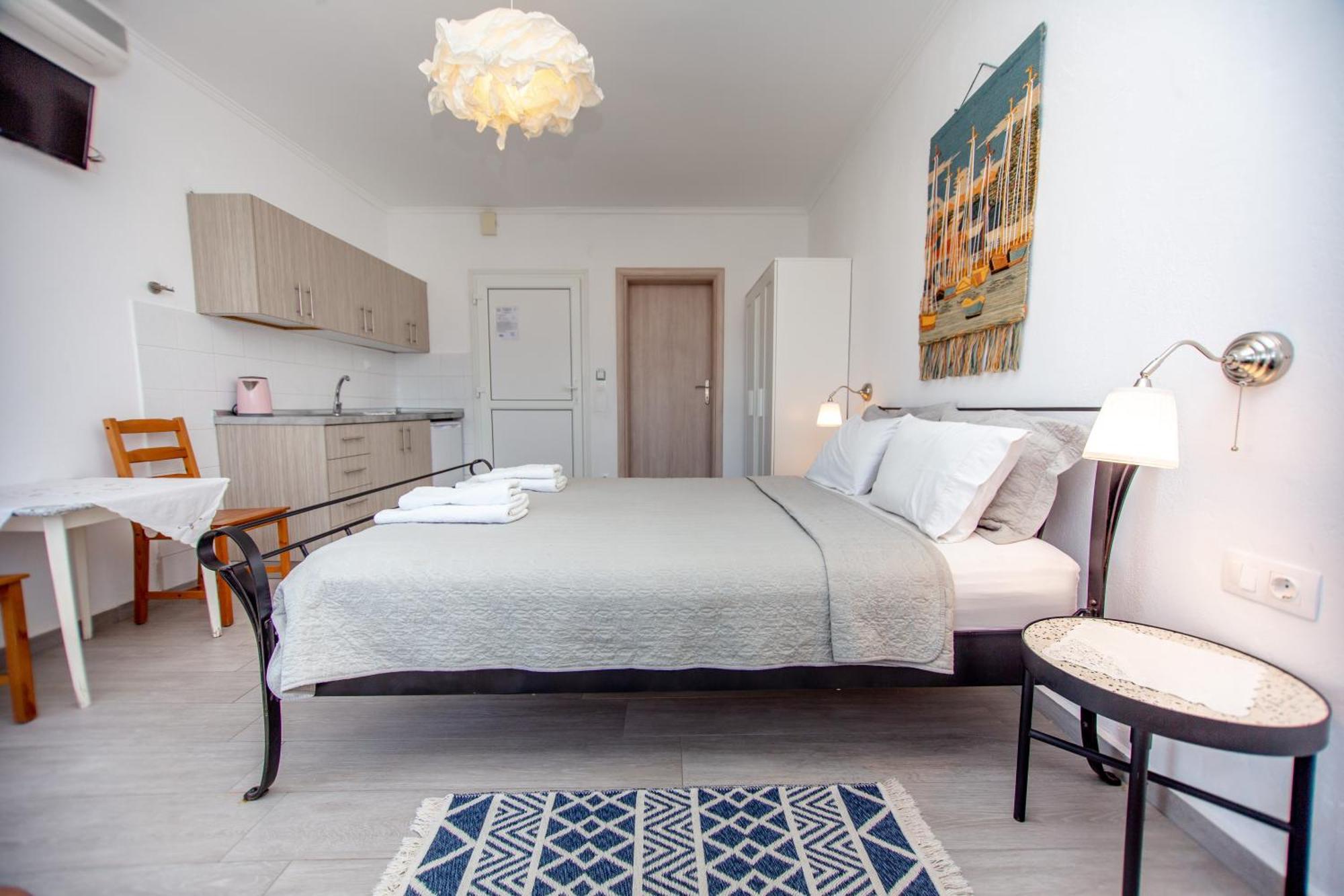 T H E Berlin Studios And Suites Vrasná 외부 사진