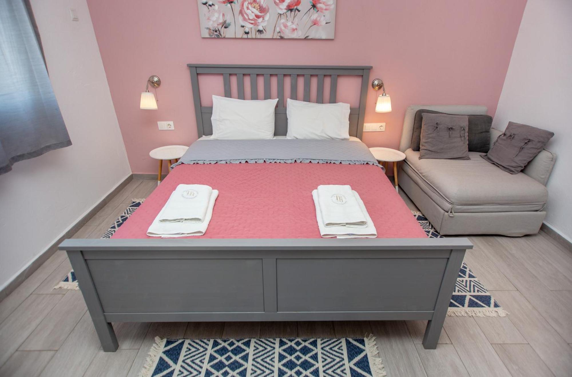 T H E Berlin Studios And Suites Vrasná 외부 사진