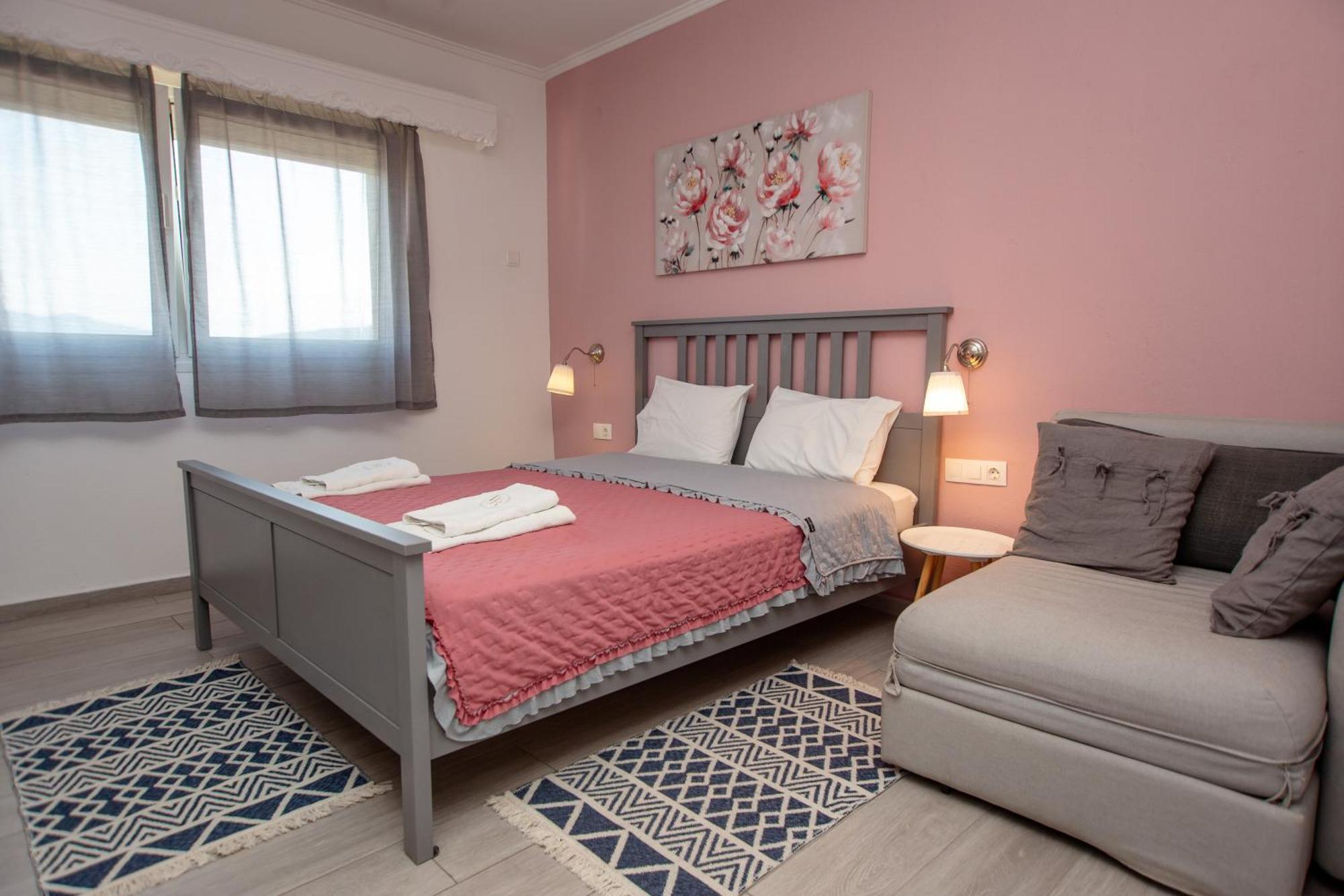 T H E Berlin Studios And Suites Vrasná 외부 사진