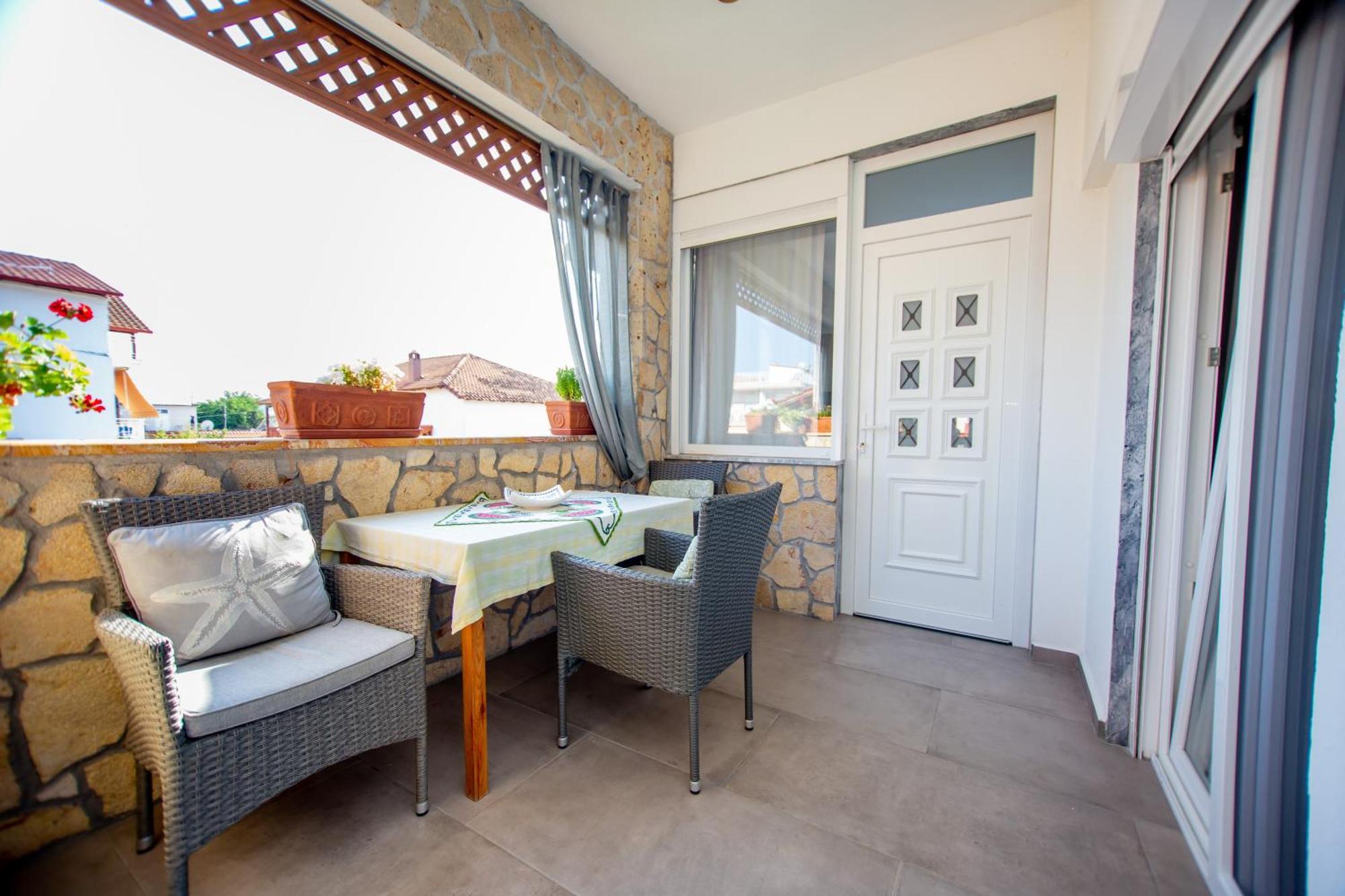 T H E Berlin Studios And Suites Vrasná 외부 사진