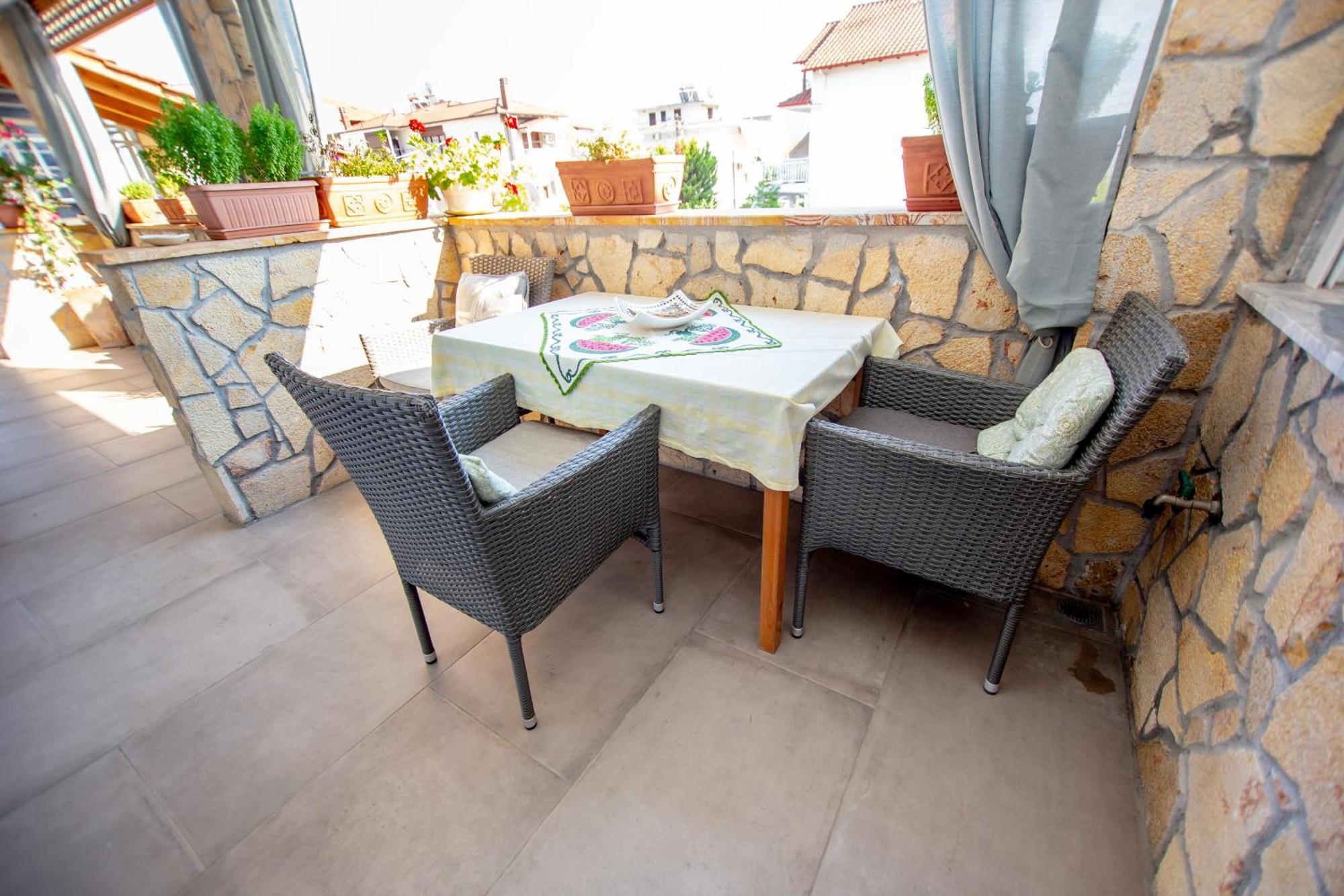 T H E Berlin Studios And Suites Vrasná 외부 사진