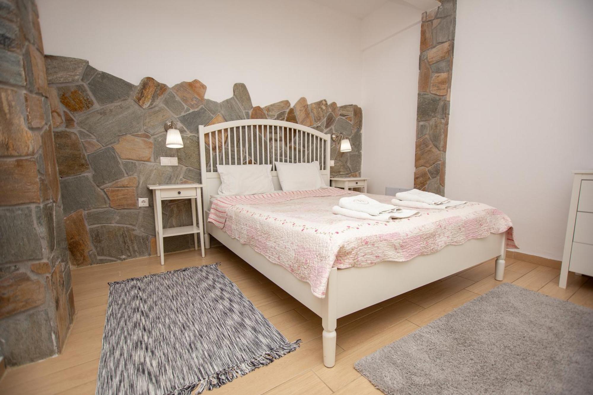 T H E Berlin Studios And Suites Vrasná 외부 사진
