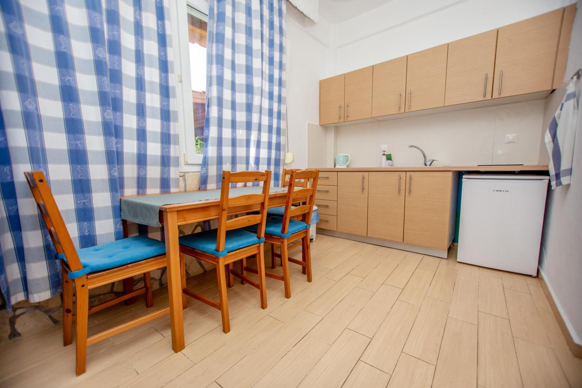 T H E Berlin Studios And Suites Vrasná 외부 사진