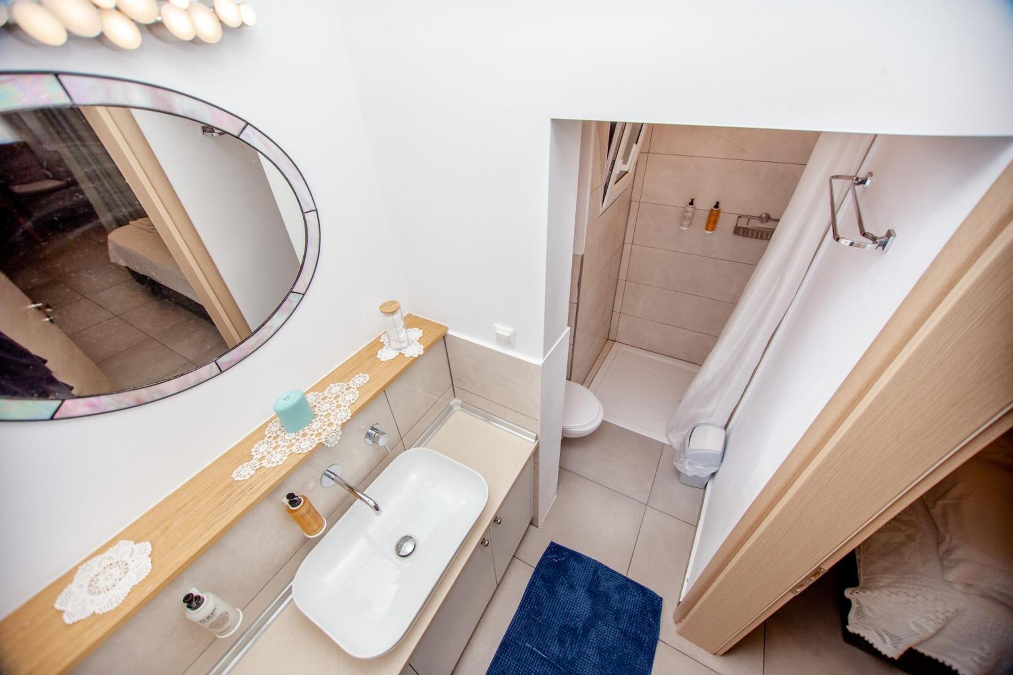 T H E Berlin Studios And Suites Vrasná 외부 사진